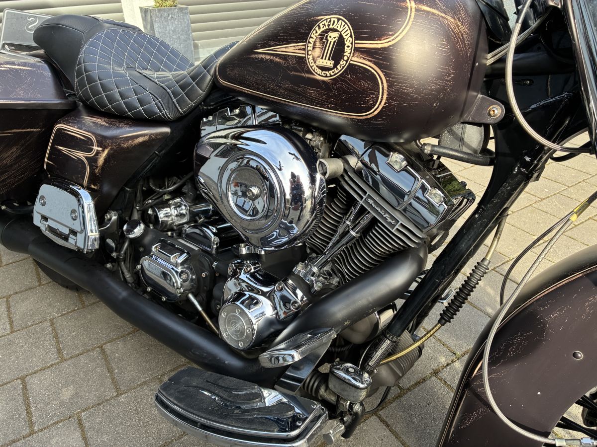 Harley Davidson Road King chicano Style einzigartig